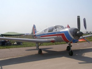 800px-Yak-18T-300x225