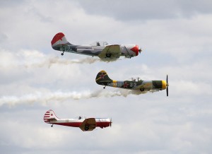 800px-Yakovlev_Yak-50_team_Aerostars-300x218